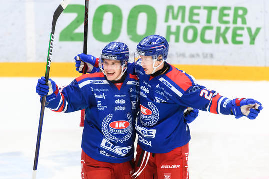 Oskarshamns Kim Strömberg och Filiph Engsund jublar