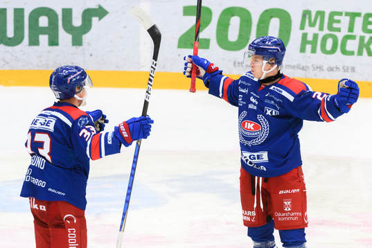Oskarshamns Kim Strömberg och Filiph Engsund jublar