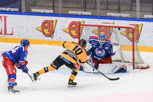 Luleås Einar Emanuelsson gör 2-3 bakom Oskarshamns