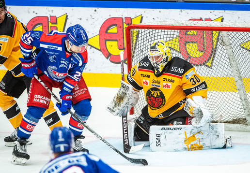Luleås målvakt David Rautio och Oskarshamns Johannes