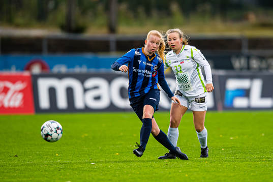 Thea Loennecken of Stabæk and Kathrine Pleym of Øvrevoll