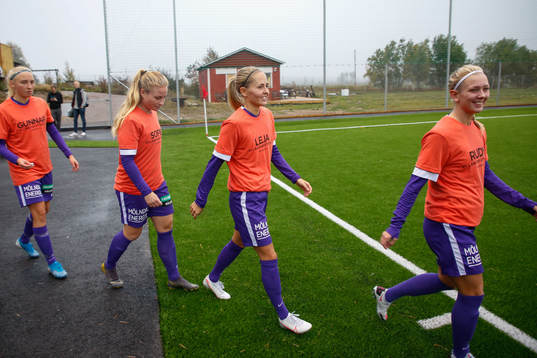 Spelarna gör entré
