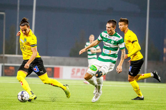 Jönköpings Edin Hamidovic och Västerås Filip Tronet