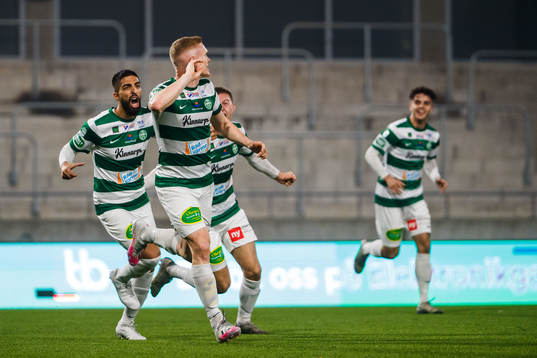 Västerås David Engström jublar med lagkamrater