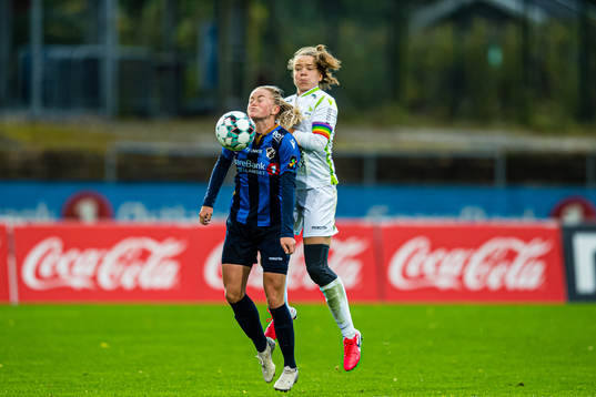 Zara Katarina Jönsson of Stabæk and Susanne Oliver