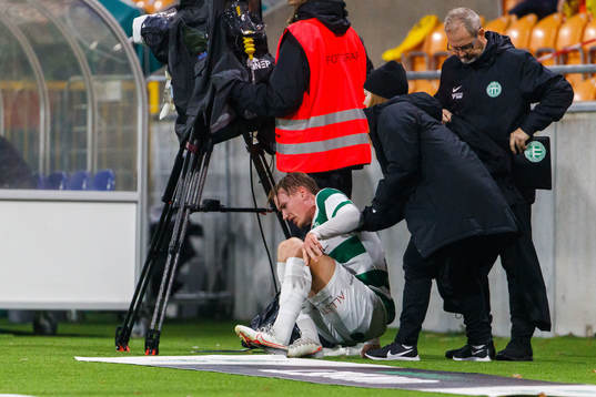Västerås Emil Skogh har ont