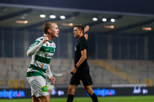 Västerås Emil Skogh jublar