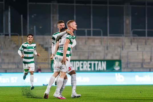 Västerås David Engström jublar med lagkamrater