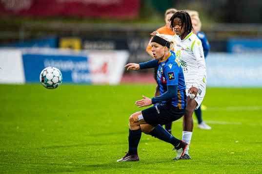Ingrid Katrine Buer Søndenå of Stabæk and Joshualyn