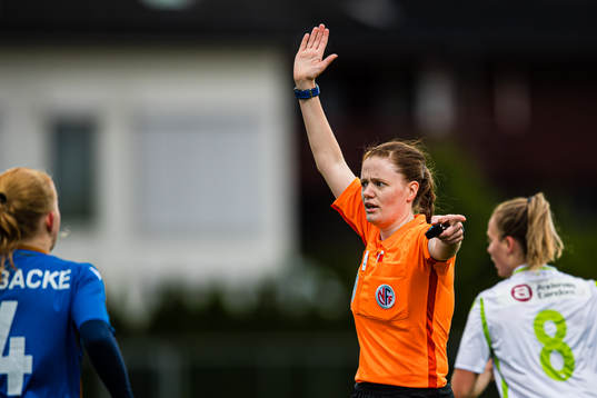 Cecilie Frøyland, referee