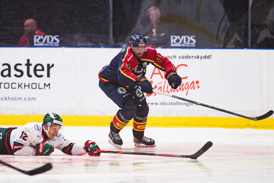 Frölundas Max Friberg och Djurgårdens Dick Axelsson i