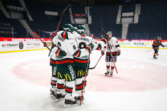 Frölundas Mattias Norlinder jublar med lagkamrater