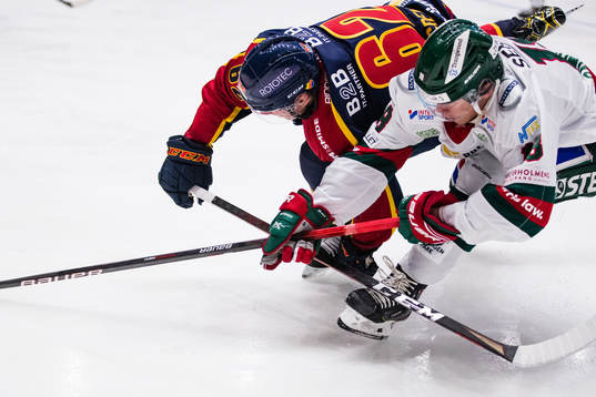 Djurgårdens Manuel Ågren och Frölundas Lucas Raymond