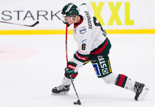 Frölundas Mattias Norlinder med ett skott