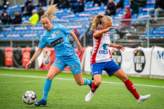 Hanna Dahl of Avaldsnes and Emilie Bølviken of Lyn