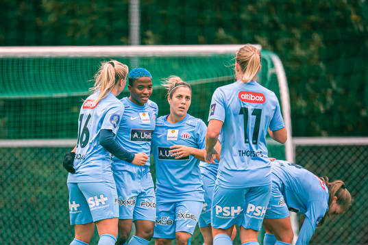 Rasheedat Busayo Ajibade of Avaldsnes celebrates