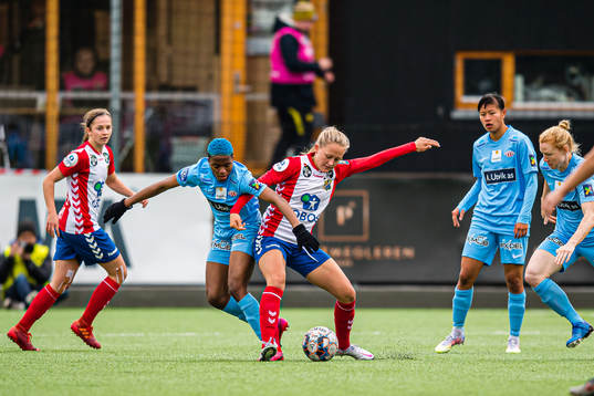 Rasheedat Busayo Ajibade of Avaldsnes and Camilla Linberg