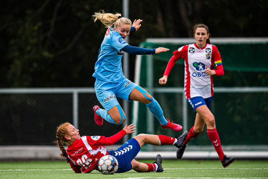Laura Gashi of Lyn and Anna Langås Jøsendal of Avaldsnes