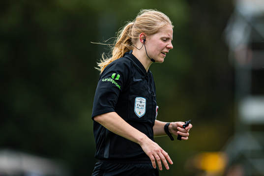 Veronika Fjeldvær, referee