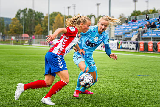 Emilie Bølviken of Lyn and Anna Langås Jøsendal of