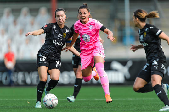Umeås Fanny Hjelm-Rönnlund och Rosengårds Johanna