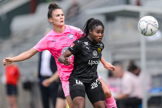 Rosengårds Katrine Veje och Umeås Monica Jusu Bah