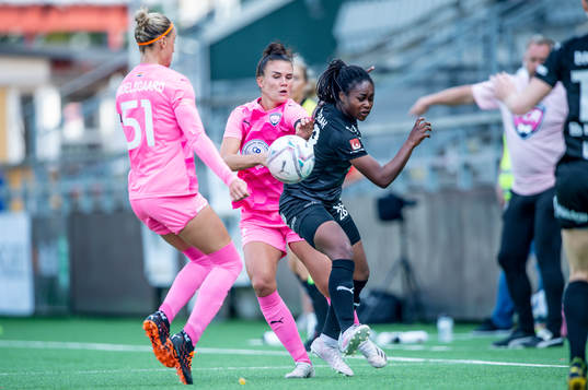 Rosengårds Katrine Veje och Sanne Troelsgaard mot Umeås