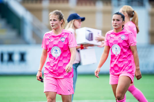 Rosengårds Anna Anvegård och Alexandra Lowe Riley deppar