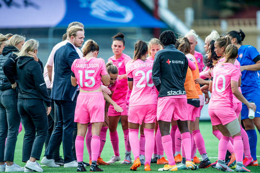 Rosengårds tränare Jonas Eidevall och spelare deppar