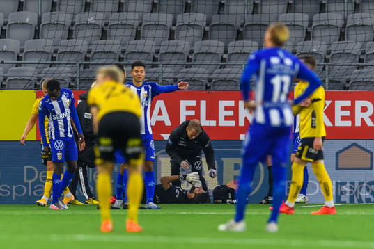 IFK Göteborg målvakt Ioannis Anestis får vård