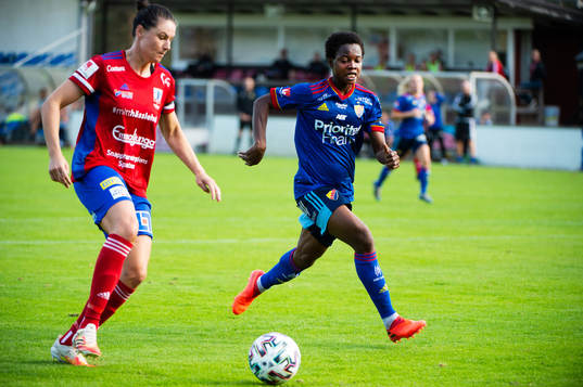 Vittsjös Emily Gielnik och Djurgårdens Linda Motlhalo