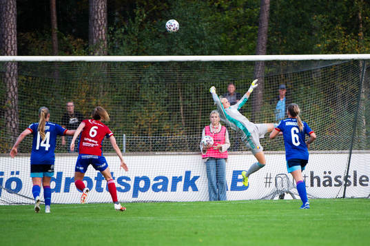 Djurgårdens målvakt Kathrine Östergaard Larsen