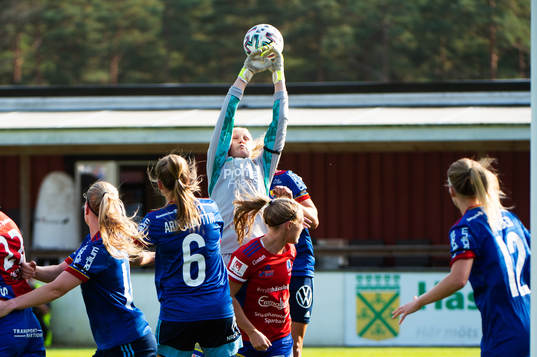 Djurgårdens målvakt Kathrine Östergaard Larsen