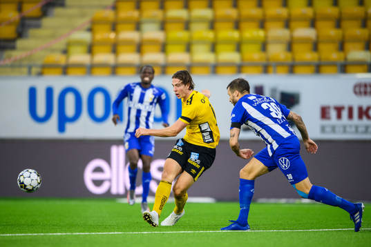 Elfsborgs Simon Olsson och IFK Göteborg Mattias Bjärsmyr