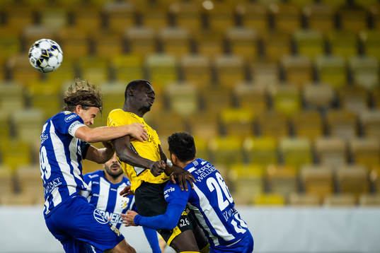 Elfsborgs Marokhy Ndione i nickduell med IFK Göteborg