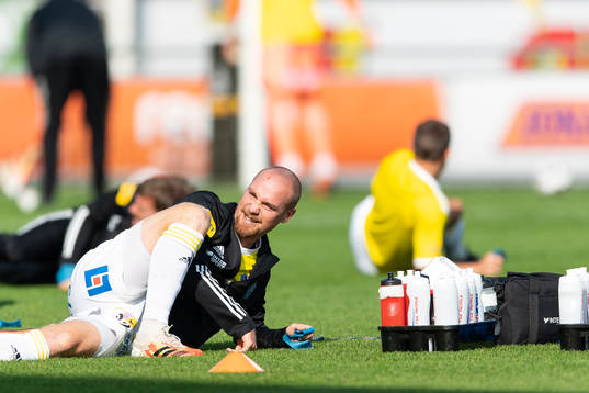 Falkenbergs Christoffer Carlsson före fotbollsmatchen i