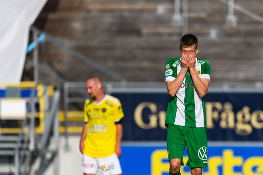 Hammarbys Aron Johansson deppar