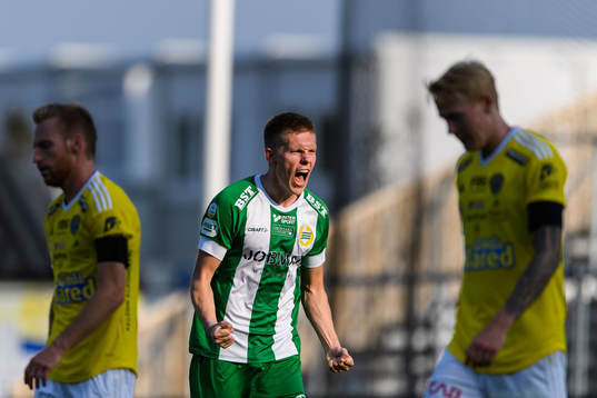 Hammarbys Aron Johansson jublar