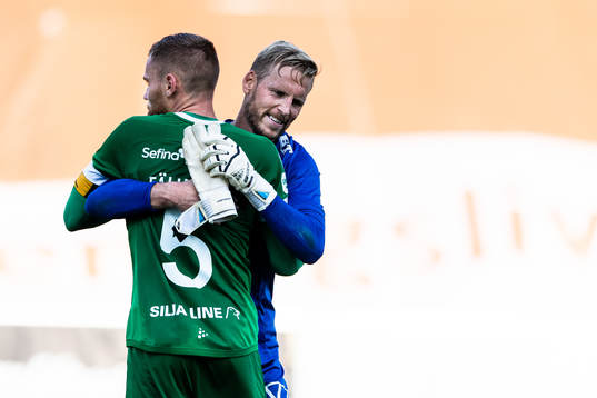 Hammarbys målvakt David Ousted jublar
