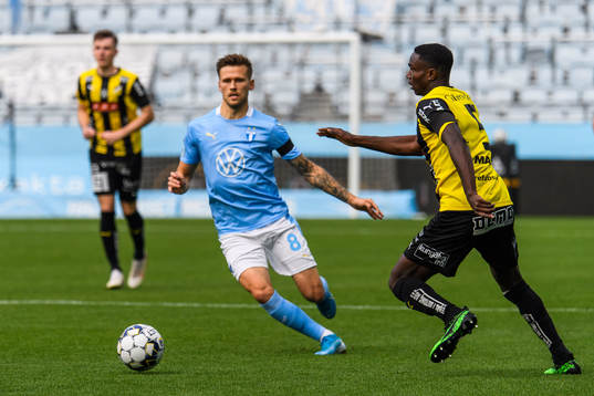 Malmö FFs Arnór Traustason och Häckens Godswill Ekpolo