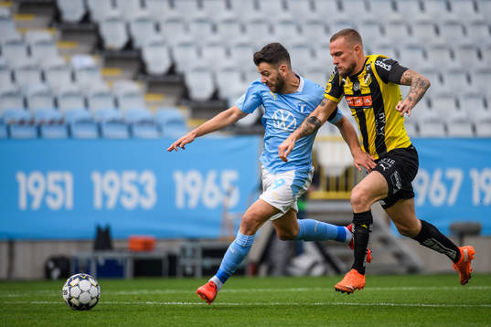 Malmö FFs Erdal Rakip och Häckens Alexander Faltsetas
