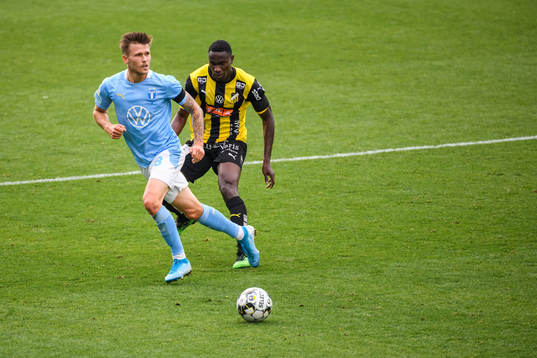 Malmö FFs Arnór Traustason och Häckens Godswill Ekpolo