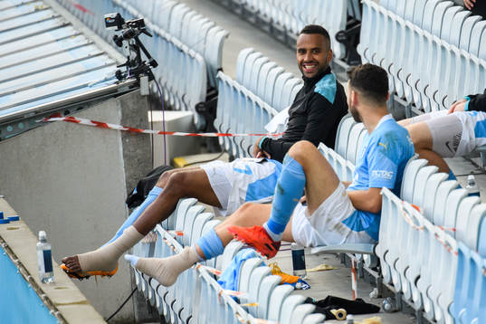 Malmö FFs Isaac Kiese Thelin och Erdal Rakip med lindade