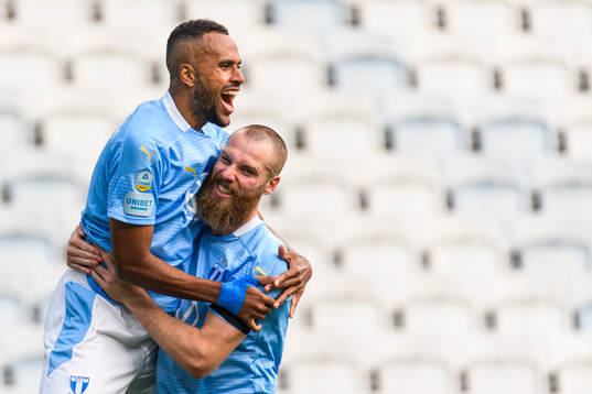 Malmö FFs Isaac Kiese Thelin jublar med Jo Inge Berget