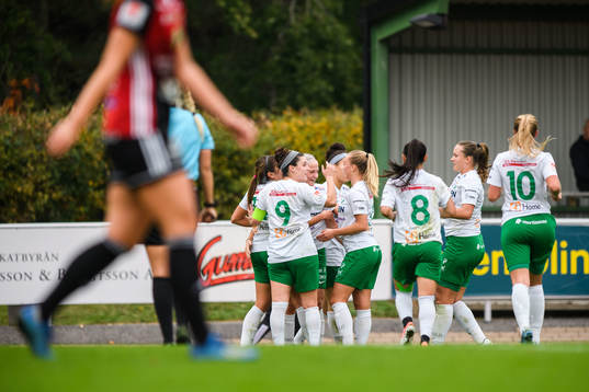 Moröns Tuva Skoog jublar med lagkamrater