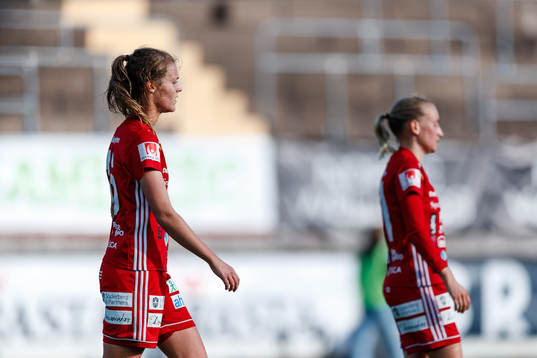 Piteås Maja Green och Sofia Wännerdahl deppar