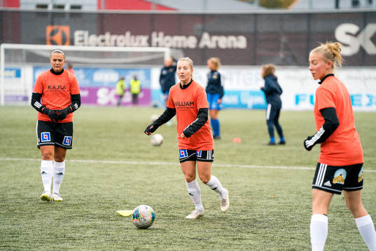 Mallbackens spelare har en tshirt på sig där det står