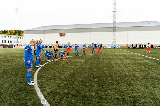 Spelarna i Sunnanå bär sorgeband för bortgångne