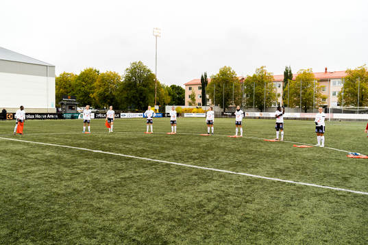 Spelarna i Mallbacken bär sorgeband för bortgångne