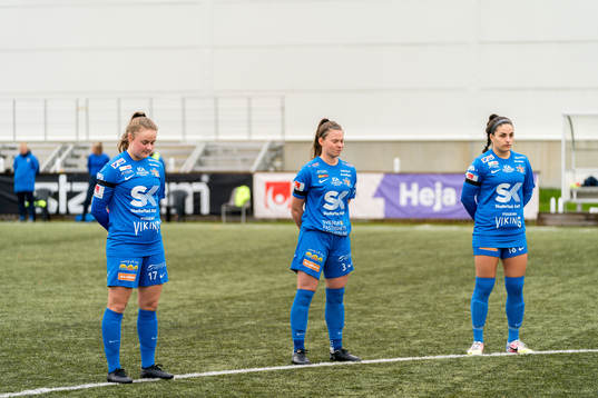 Spelarna i Sunnanå bär sorgeband för bortgångne